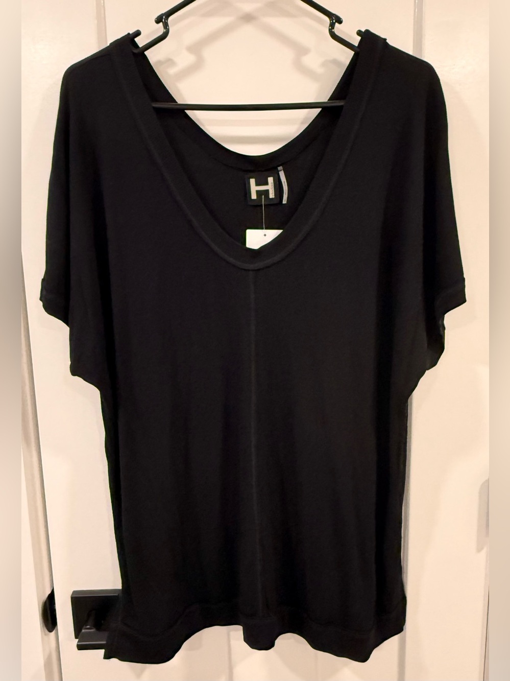 Nordstrom Black Relaxed V-Neck Short Sleeve Top